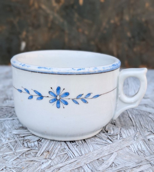 Starožitný hrnek,silnostěnný porcelán,modrý kvítek