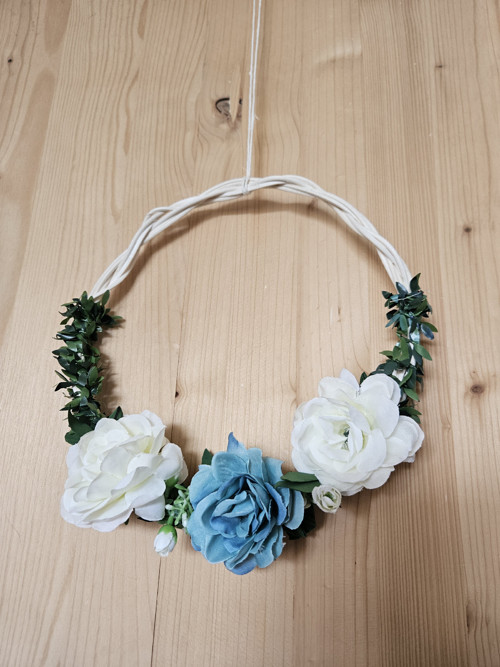 Něžný věneček z pedigu a růží, průměr cca 22cm