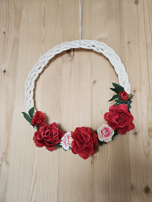 Něžný věneček pletený z pedigu, průměr 26cm