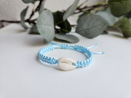 Saténový shamballa naramek s mušličkou Light Blue