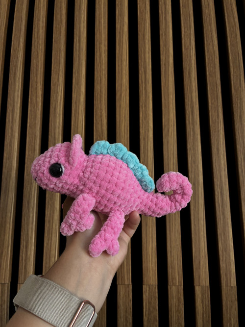 Háčkovaný chameleon