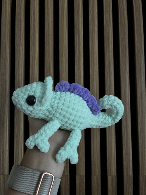 Háčkovaný chameleon