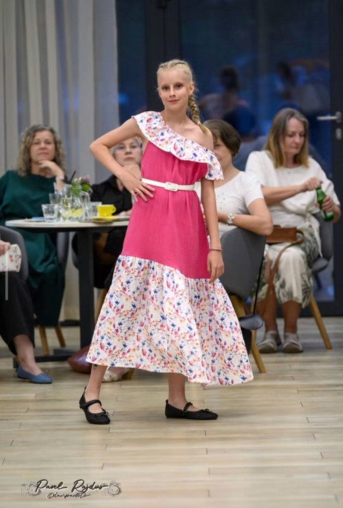 Mušelínové šaty Carmen vel.152
