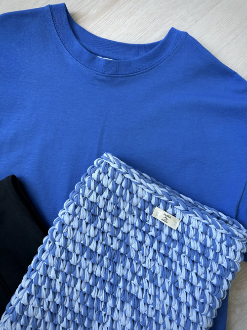 Háčkovaný obal na Macbook modrý