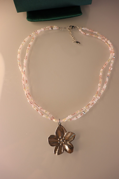 Dvojitý náhrdelník flower power růžový