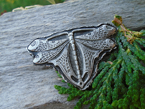 Cínová brož Vážka, Tiffany styl, patina