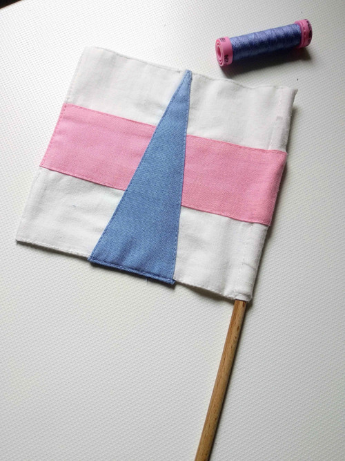 Skalitz Trans Pride praporek / handflag — foto 1