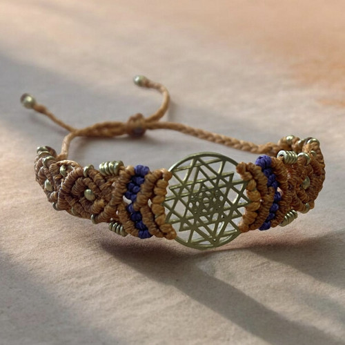 Macramé náramek Sri Yantra
