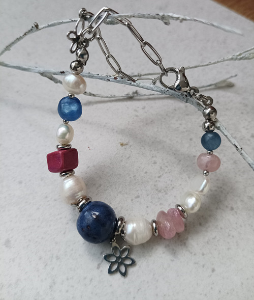 Náramek z nerezové oceli, perel a minerálů