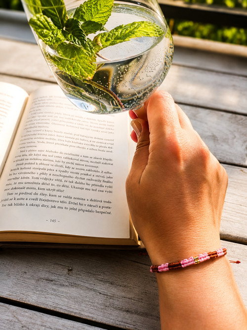 Micro macramé náramek pink