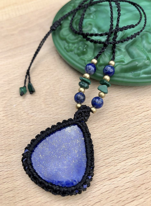 Náhrdelník z minerálov lapis lazuli, malachit