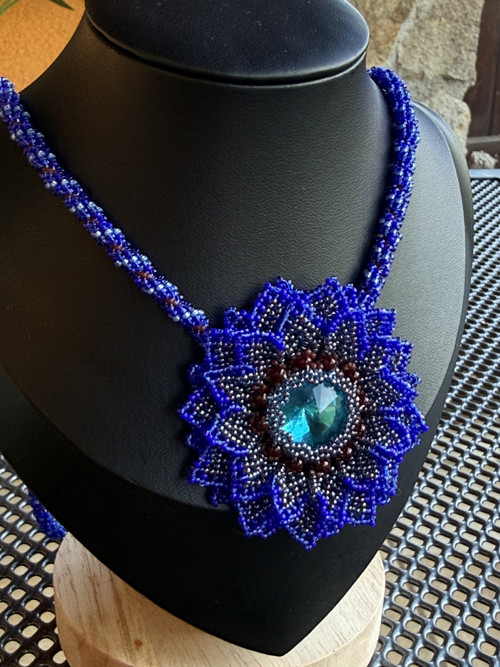 Královská modrá mandala -náhrdelník