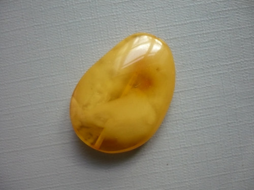 Vrt. medailonek - jantar AA 29 mm, č.6f — foto 1