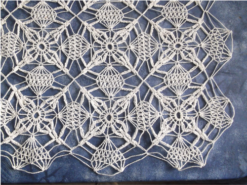 Háčkovaný bílý ubrus obdélník 120 x 88 cm