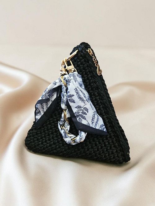 Černá kabelka Pyramid Bag se šátkovým uchem