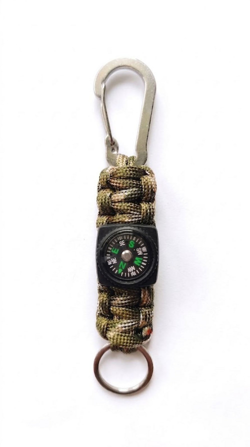 Přívěsek s vpleteným mini kompasem (forest camo)