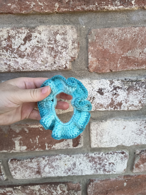 Háčkovaná scrunchie gumička