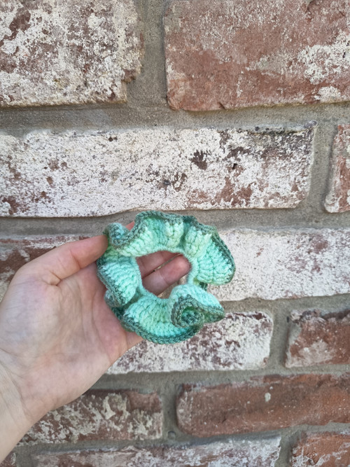Háčkovaná scrunchie gumička