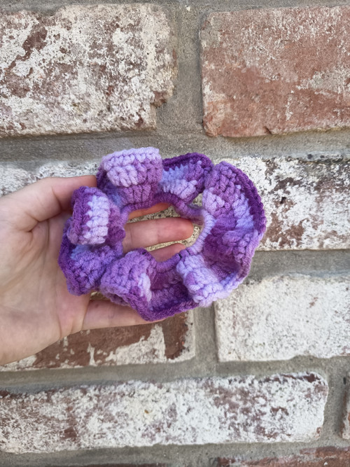 Háčkovaná scrunchie gumička
