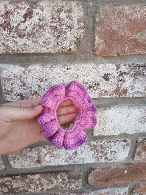 Háčkovaná scrunchie gumička