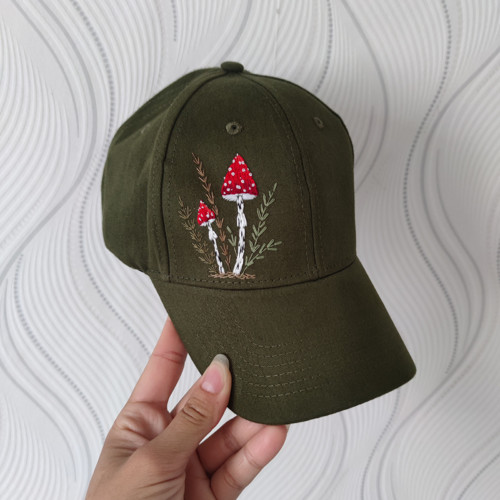 Vyšívaná kšiltovka khaki muchomůrka