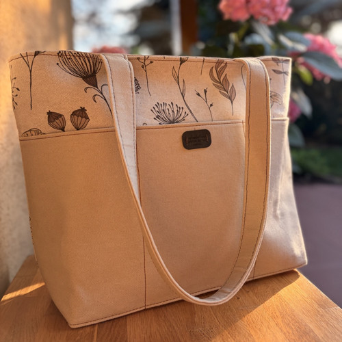 Elegantní tote taška s botanickým motivem