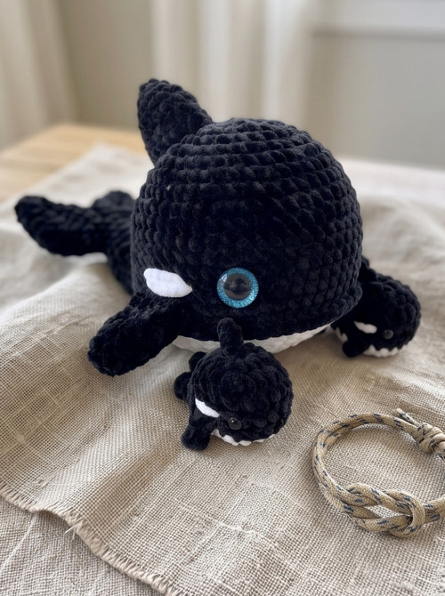 Háčkovaná kosatka s mláďátky