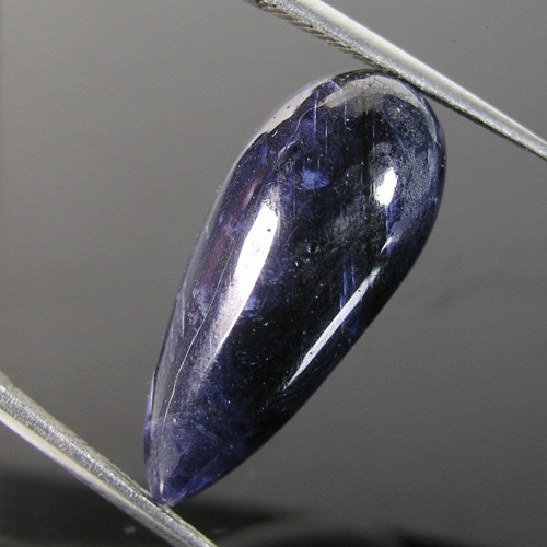 Velký přírodní Safír, 24,88 ct., 25,9x11,0x8,8 mm