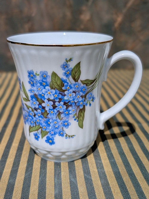 Retro porcelánový hrnek, pomněnky. zn. Dubí.