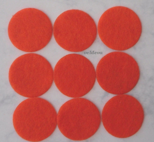 Kolečka z plsti oranžová 10 ks průměr 2 cm