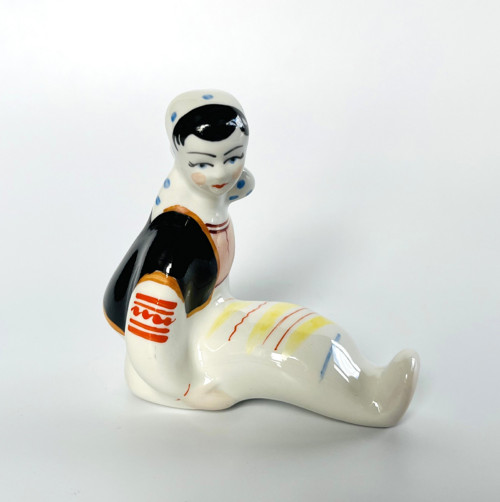 Porcelánová soška Sedící žena 9 cm, Korosten USSR