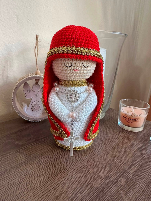 Madonka ručně háčkovaná
