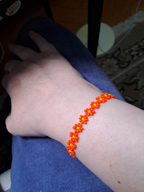 Náramek z korálků, oranžový se žlutou