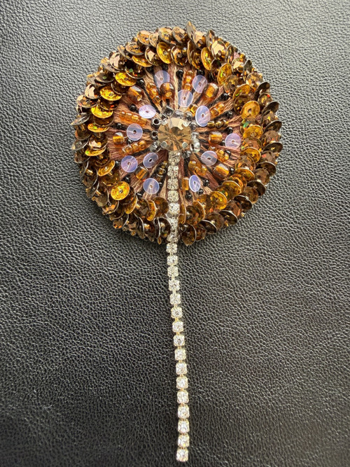 Brož Pampeliška – Amber