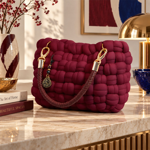 Berry Red chunky kabelka – ručně pletená kabelka