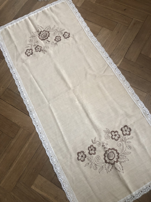 Vyšívaný ubrus