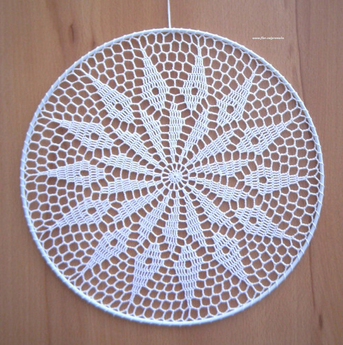 Závěsná dekorace č.66 bílá průměr 25 cm
