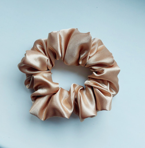 Béžová saténová gumička scrunchie