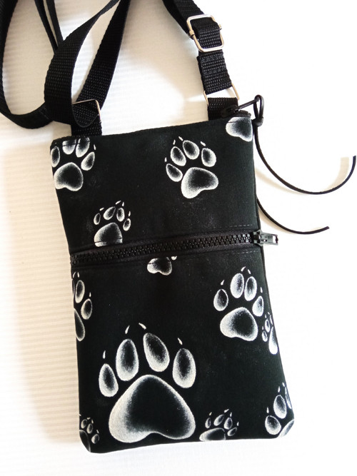Crossbody s kapsou-STŘÍBRNÉ PACIČKY PSÍ