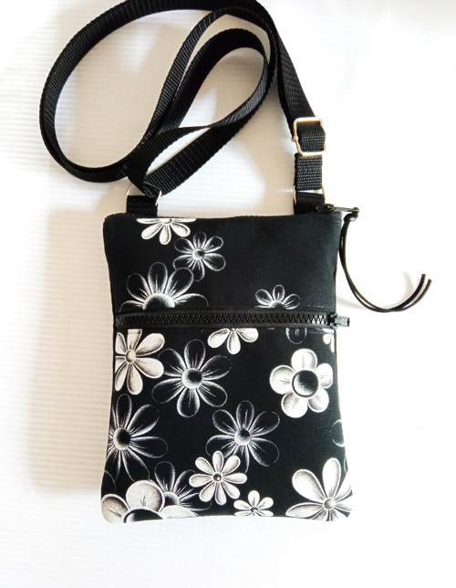 Crossbody s kapsou- *ČERNOBÍLÁ ELEGANTNÍ*