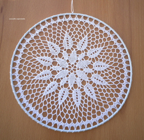 Závěsná dekorace č.85 bílá průměr 20 cm