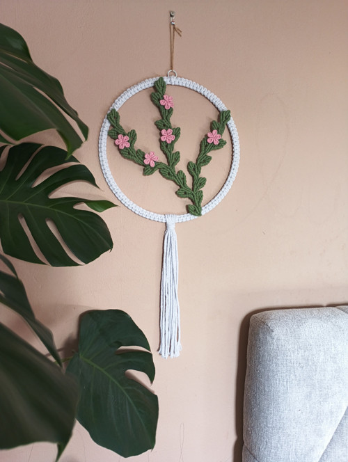 Macramé věneček s růžově rozkvetlou větvičkou ?