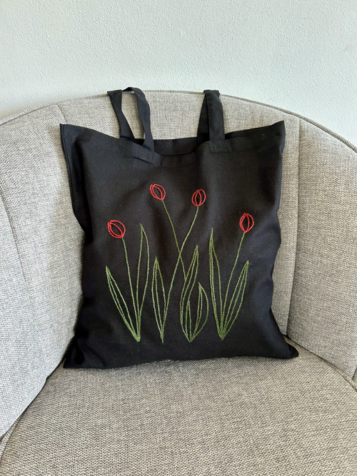 Bavlněná taška s ruční výšivkou - tulipány