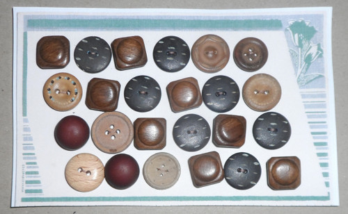 24x dřevěné KNOFLÍKY — foto 1