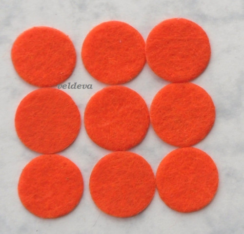 Kolečka z plsti oranžová 10 ks průměr 1 cm