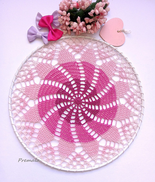 Závěsná dekorace č.102 barevná průměr 18 cm