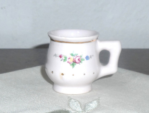 Růžový porcelán, HRNEČEK, šálek zlacený