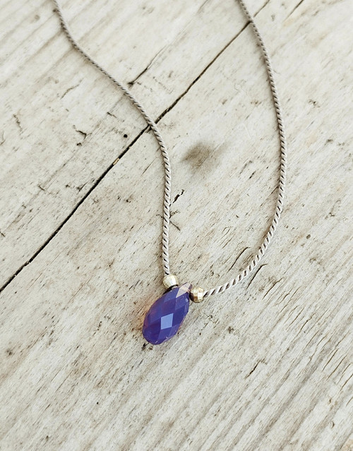 Hedvábí a kámen, minimalistický náhrdelník