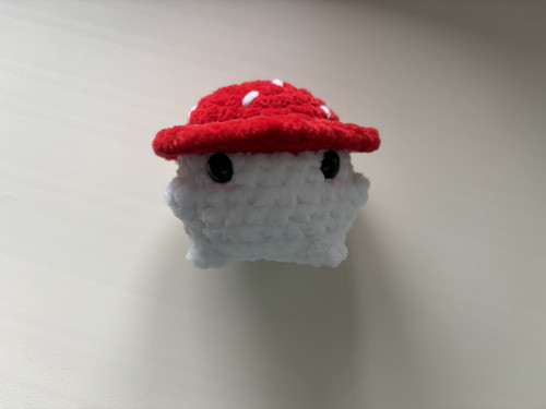 Ručně háčkovaný MUSHROOM BOY