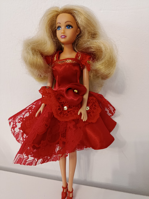 Šaty pro barbie
